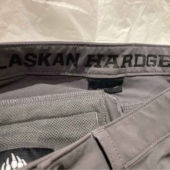 Duluth trading Co. Alaskan Hardgear Men’s hiking short outdoor NWOT SIZE 32Gray! - Picture 14 of 16